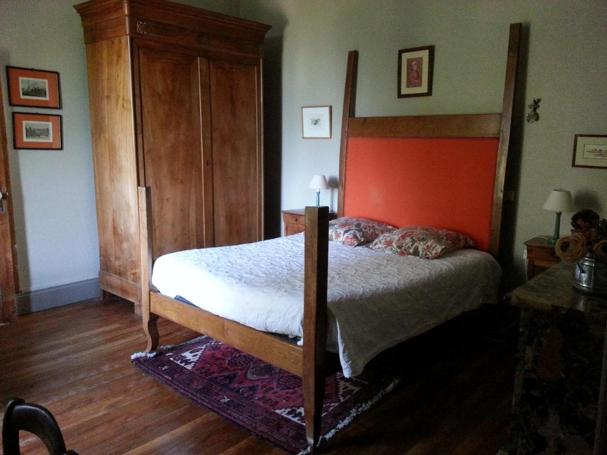 Le Logis Bed & Breakfast Les Pineaux Exterior photo