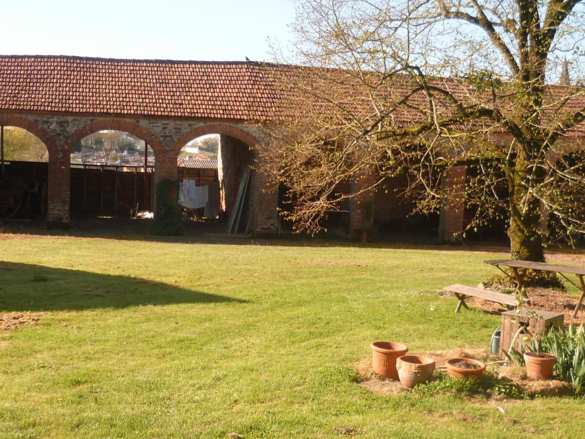 Le Logis Bed & Breakfast Les Pineaux Exterior photo